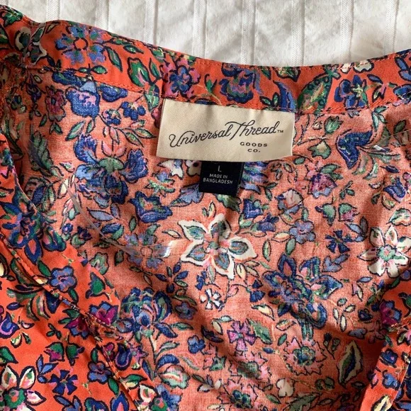 Universal Thread Floral Top | Red floral | Size Large | Puff Sleeve - Picture 3 of 8